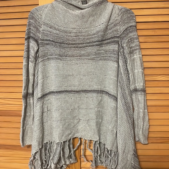 Billabong Medium Sweater - Picture 5 of 5